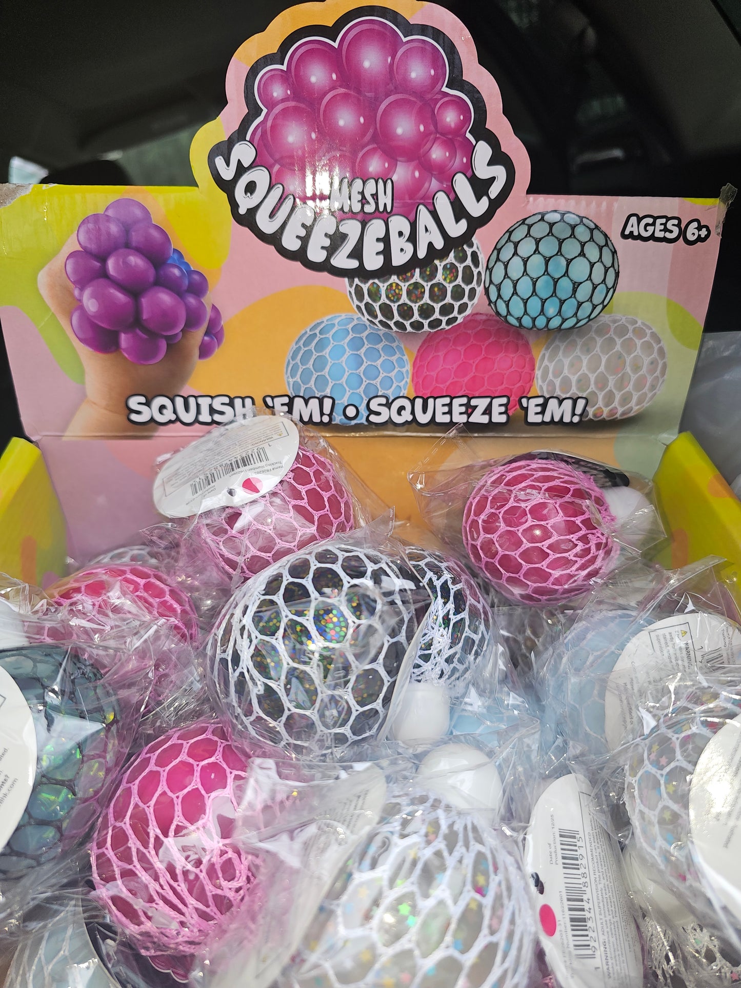 Mesh squishy balls ( random color)